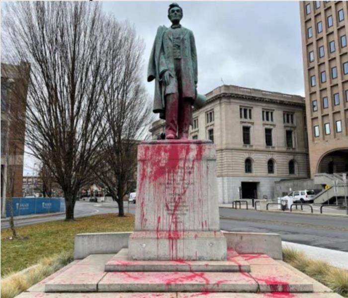 Statue of Abraham Lincoln in downtown Spokane vandalized with red paint